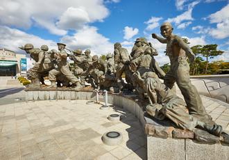 본이 미지는 6·25전쟁 상징조형물_2번  썸네일 사진입니다.