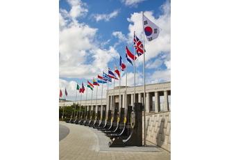 본이 미지는 참전용사 기념비 전체_1번  썸네일 사진입니다.